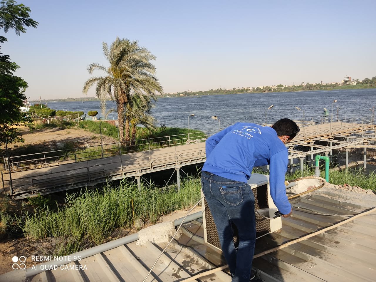 تأطير وتغطية الأثاث لحمايته أثناء غسيل المكيف